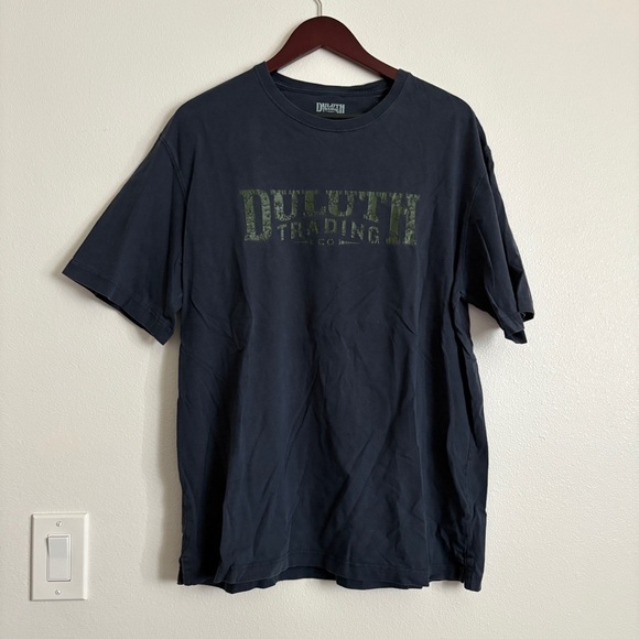 Duluth Trading Company Navy Blue Graphic T-Shirt Size Medium Longtail - Picture 3 of 8